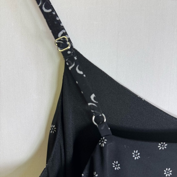 Nanatte Elegant Black and White Patterned bandana Dress - Picture 5 of 7